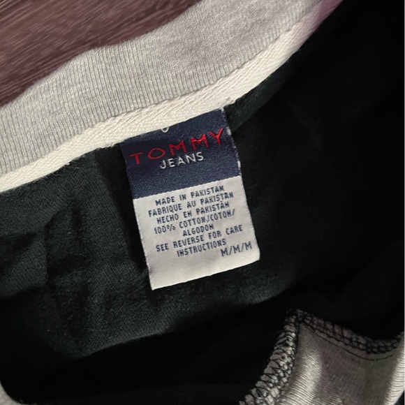 Tommy Jeans Long Sleeve V Neck - Picture 2 of 3